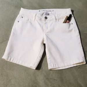 Celebrity Pink white shorts 5